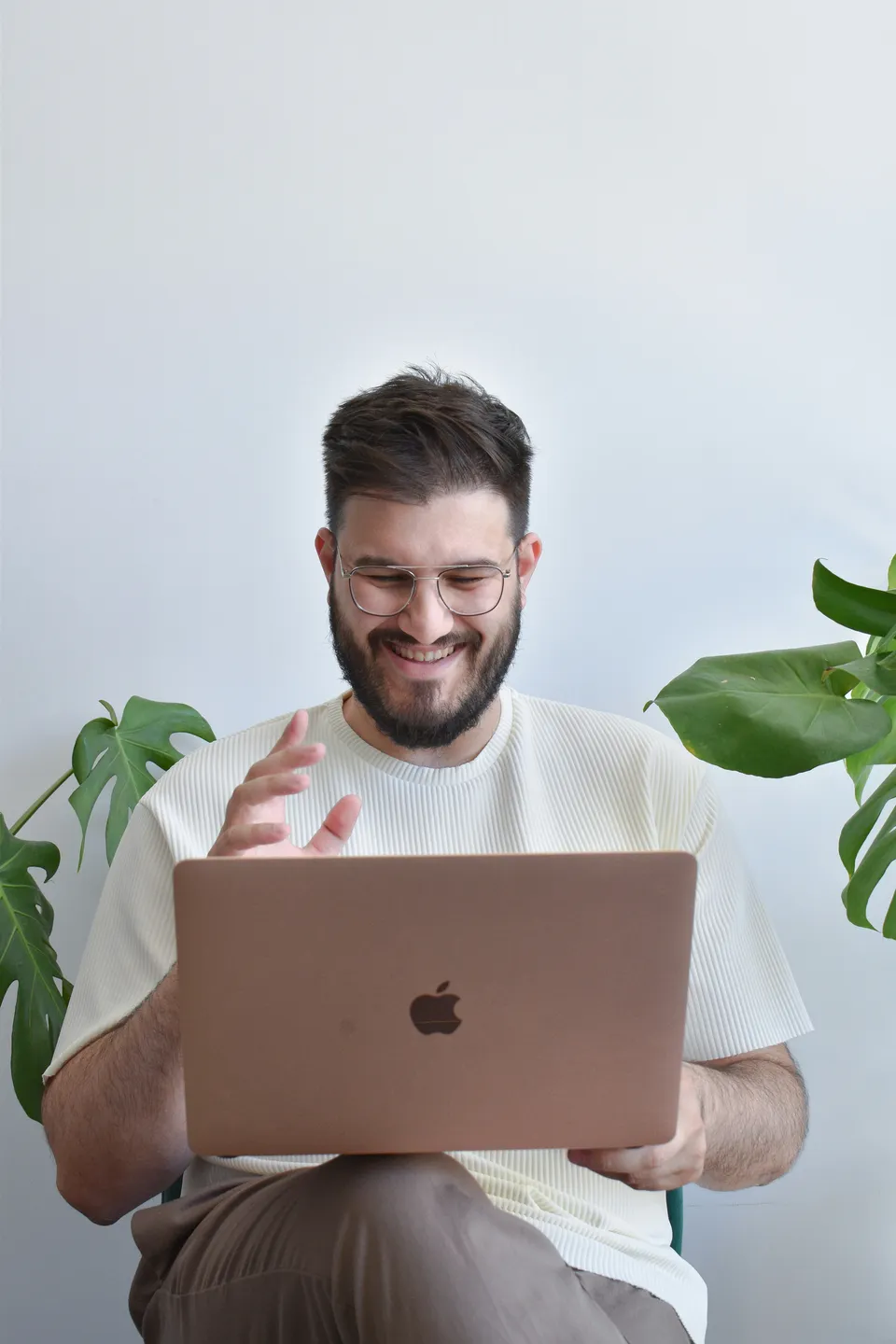 Person receiving helpful service alerts on phone